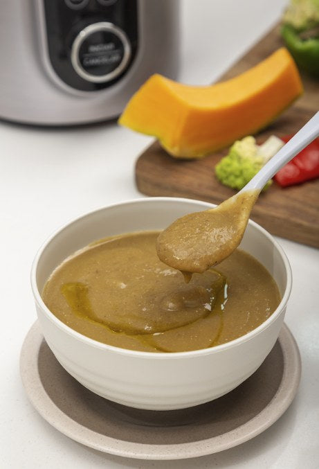 Crema de legumbres y zapallo con aceite de oliva preparada en MioMat Pro